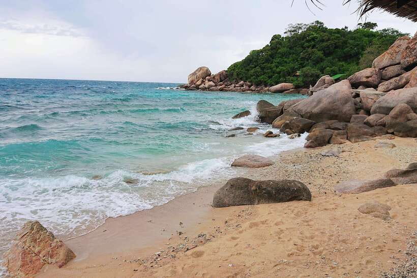 Koh Tao: Premium Snorkel Tour to Koh Nangyuan Bays by Oxygen - Koh Nangyuan viewpoint and island time: worth the short climb