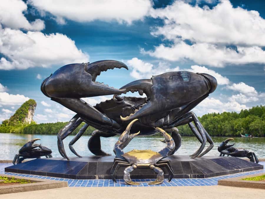 Krabi : 4-Hour City Tour with Tiger Cave Temple - Giant black crab statue, then Krabi River and mangroves