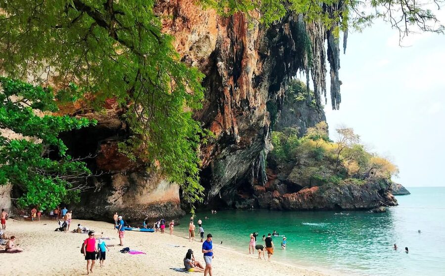 Krabi: 4 Island Whirlwind Tour with Caves, Sandbars & Reefs - Snorkeling the reef circuit near the four islands