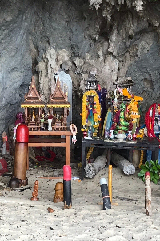 Krabi: 4 Island Whirlwind Tour with Caves, Sandbars & Reefs - Poda Island picnic lunch: where the tour finally lets you exhale