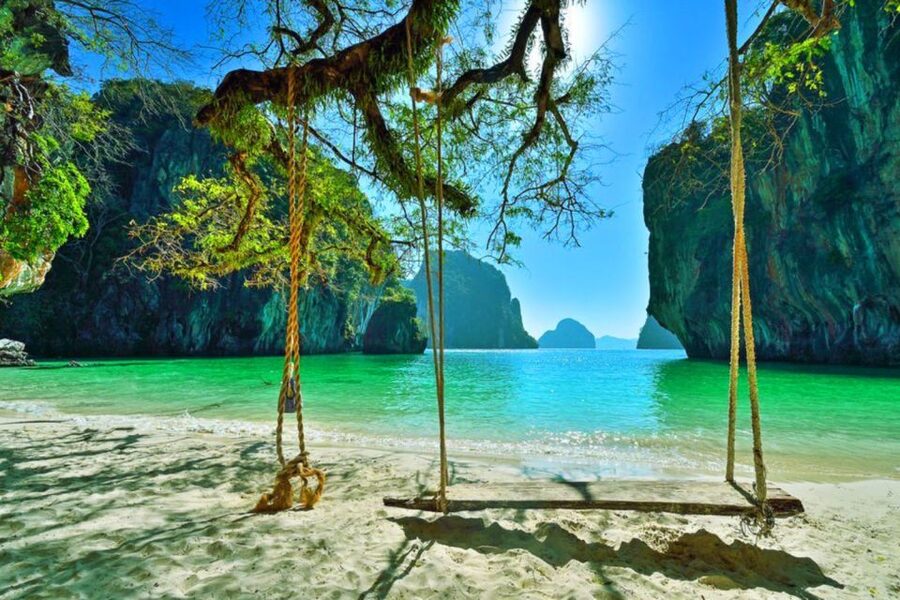 Krabi: 4 Islands & Ko Hong Private Long-tail Boat Tour - Koh Lao Lading (Paradise Island): cove views with snorkel options