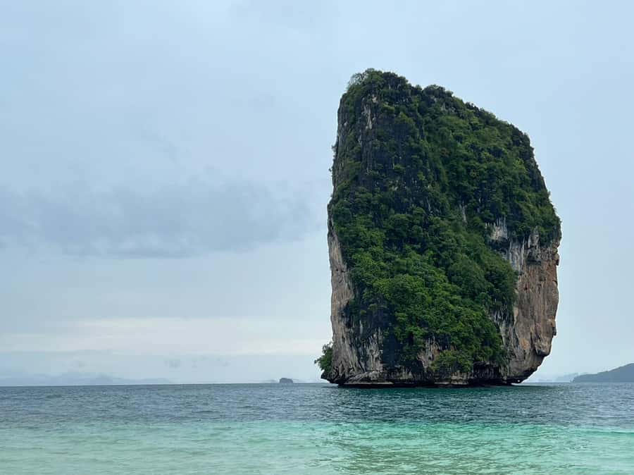 Krabi: 4 Islands & Ko Hong Private Long-tail Boat Tour - Hong Island Bay and that giant red rock