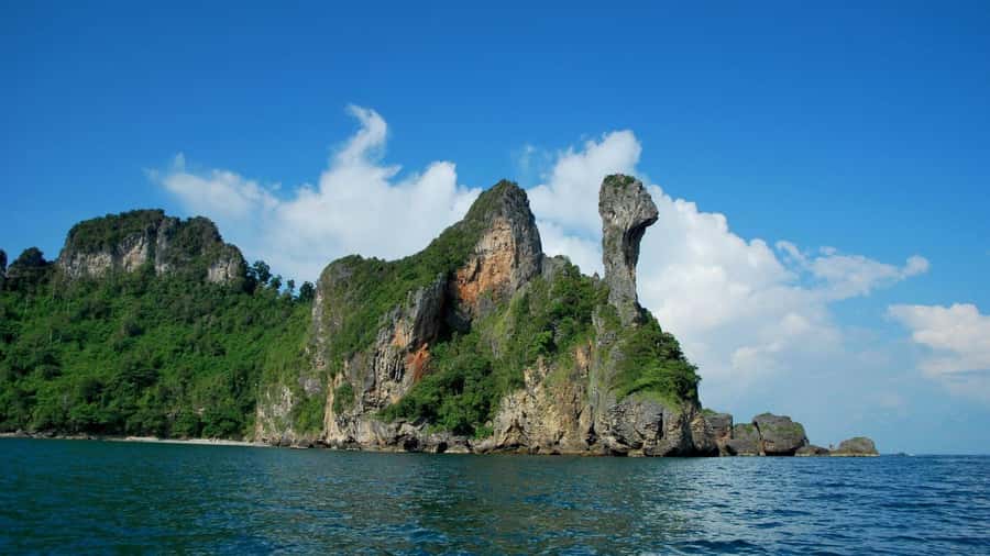 Krabi: 4 Islands Private Trip by Speedboat - Poda Island picnic on white sand: where lunch becomes the main event