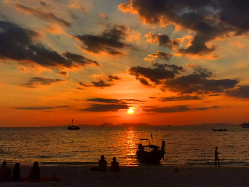 Krabi: 4 Islands Sunset Longtail Boat Tour with BBQ Dinner - Thale Waek and the Tup and Mor sandbank: the low-tide walk moment
