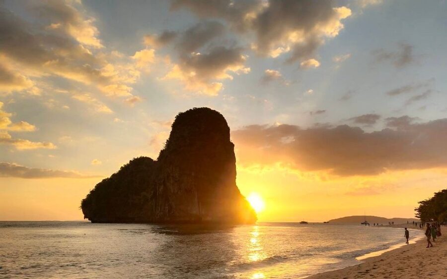 Krabi: 7 Islands Sunset Hopping Cruise with BBQ & Plankton - Thale Waek Sandbar: Tup and Mor Islands at Low Tide