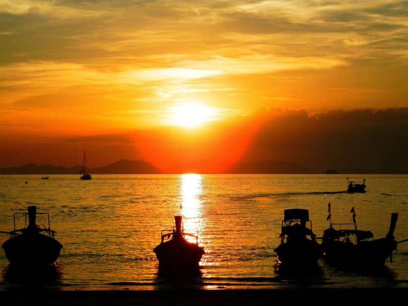 Krabi: 7 Islands Sunset Tour with Buffet Dinner & Snorkeling - Sandbar magic at low tide: Tub and Mor when the water pulls back