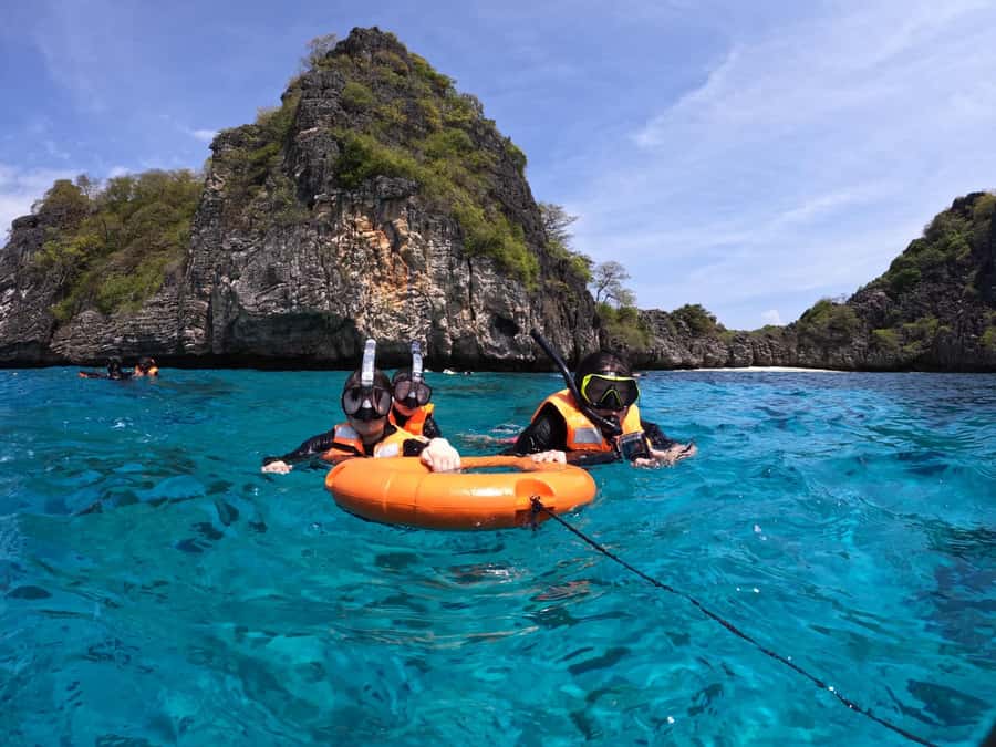 Krabi Aonang: Koh Rok & Koh Haa Snorkelling Day Trip + Lunch - Rok Nok and Rok Nai: what the first snorkeling session is like
