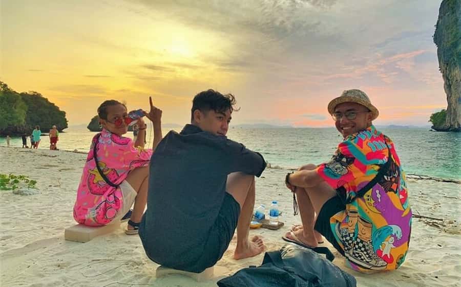 Krabi: Bioluminescent Plankton, Snorkeling & Sunset Tour - BBQ dinner, halal options, and the food pacing that keeps you happy