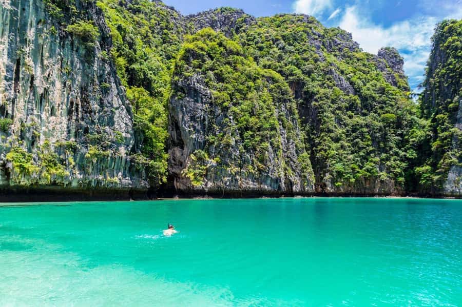 Krabi: Early Bird Phi Phi, Maya & 4 Islands Speedboat Tour - From Krabi hotels to Nopparat Thara Pier, the day starts quickly