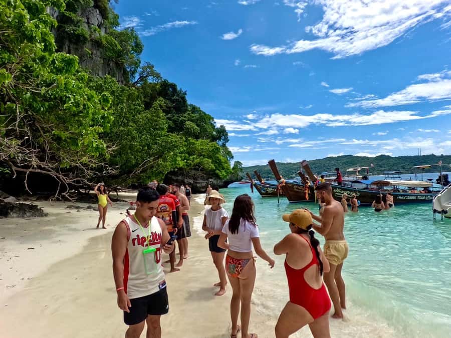 Krabi: Early Bird Phi Phi, Maya & 4 Islands Speedboat Tour - Koh Phi Phi Don lunch at Arida, plus the kind of free time that helps
