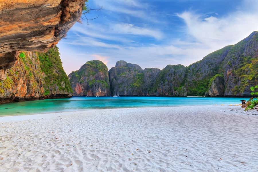 Krabi: Early Bird Phi Phi, Maya & 4 Islands Speedboat Tour - Railay Beach hop-on stop and why it helps the day feel less rushed