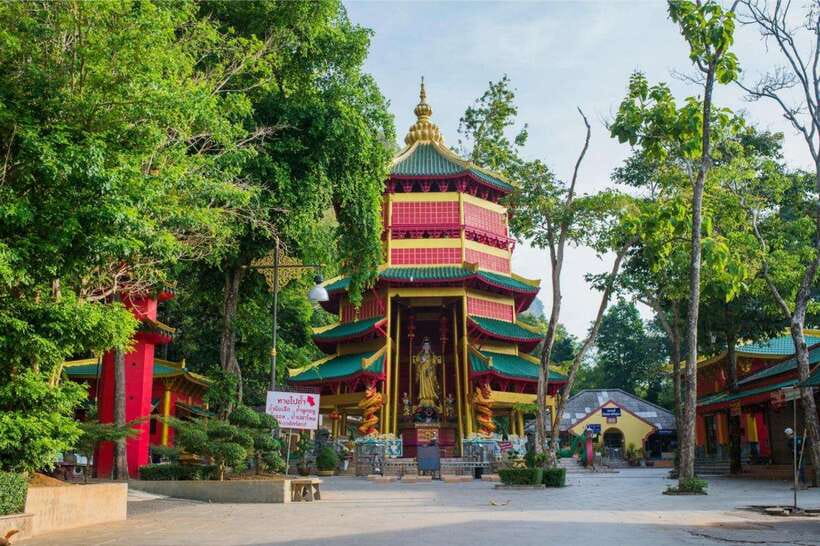 Krabi: Emerald Pool, Hot Springs & Krabi Town Day Tour - Krabi Town in Muang Krabi: photos, black crab statue, and shopping time