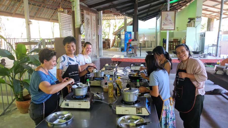 Krabi: Evening Thai Cooking Class at Ya's Cookery - The open-air kitchen reality: fun, friendly, and a little toasty