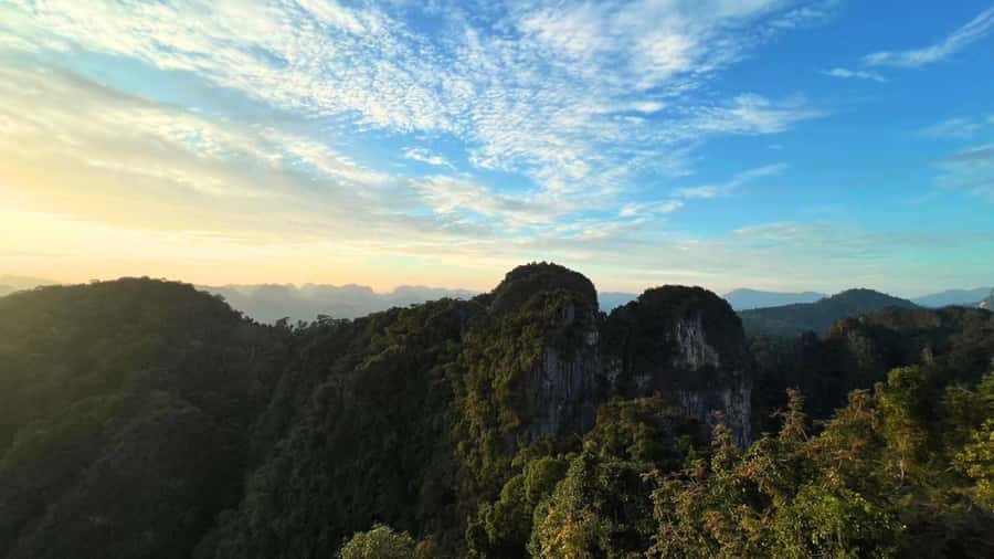Krabi: Full-Day Car and Driver Charter - Crab statue in Krabi: a quick culture-photo finale