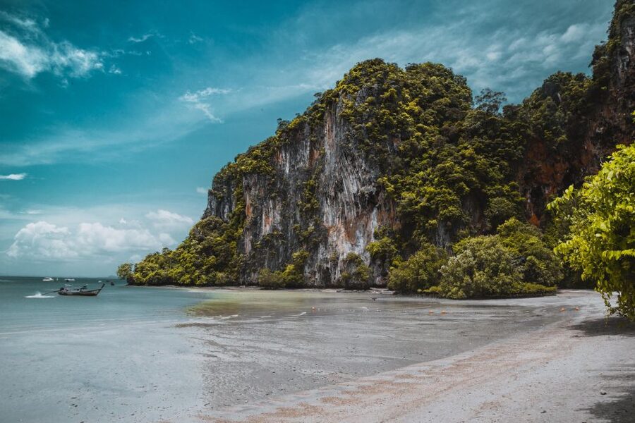Krabi: Hong Island & Ko Pak Bia Tour with Sunset Dinner - Ko Lao Lading: Another Beach Break, Another Snorkel Chance