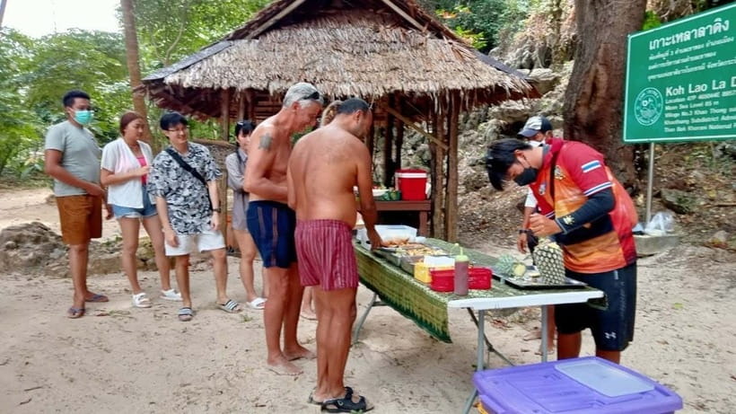 Krabi: Hong Island Longtail Boat & Kayak Tour w Buffet Lunch - Hong Island beach time, Thai buffet lunch, and the 360° viewpoint climb