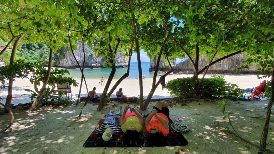 Krabi: Hong Islands Day Trip by Speedboat with Lunch - The speedboat ride: fast, close to shore, and built for a day of stops