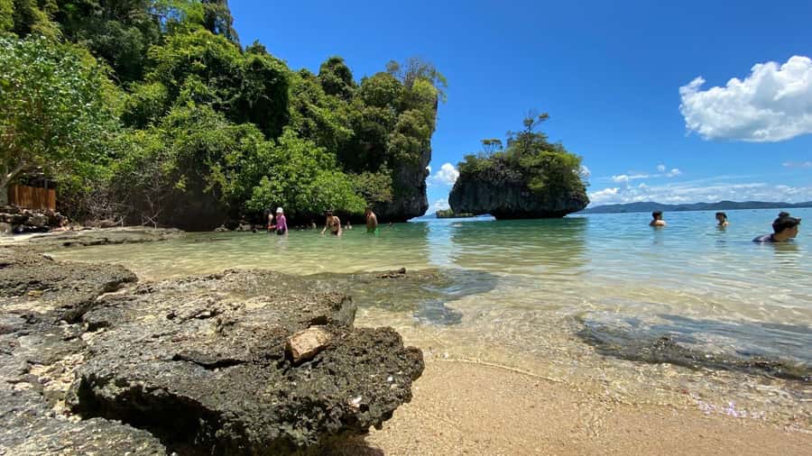 Krabi: Hong Islands Full-Day Private Speedboat Charter Tour - Pak Bia sandbar walk and the Koh Lao Lading swim finish