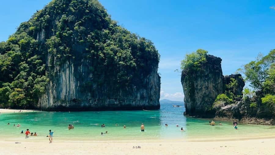 Krabi: Hong Islands Full-Day Private Speedboat Charter Tour - From hotel pickup to Ko Daeng: why the morning flow matters