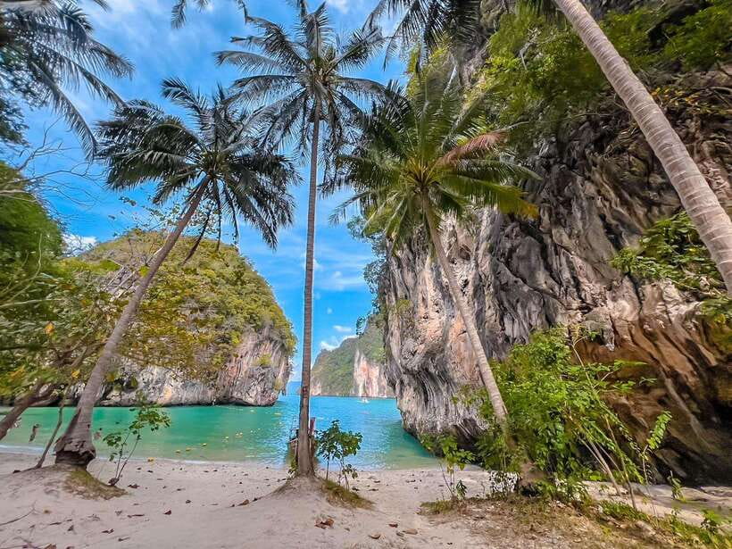 Krabi: Hong Islands Private Boat Trip & Snorkeling - Lahding (Paradise Island): Sandy Cove Time and a More Relaxed Feel