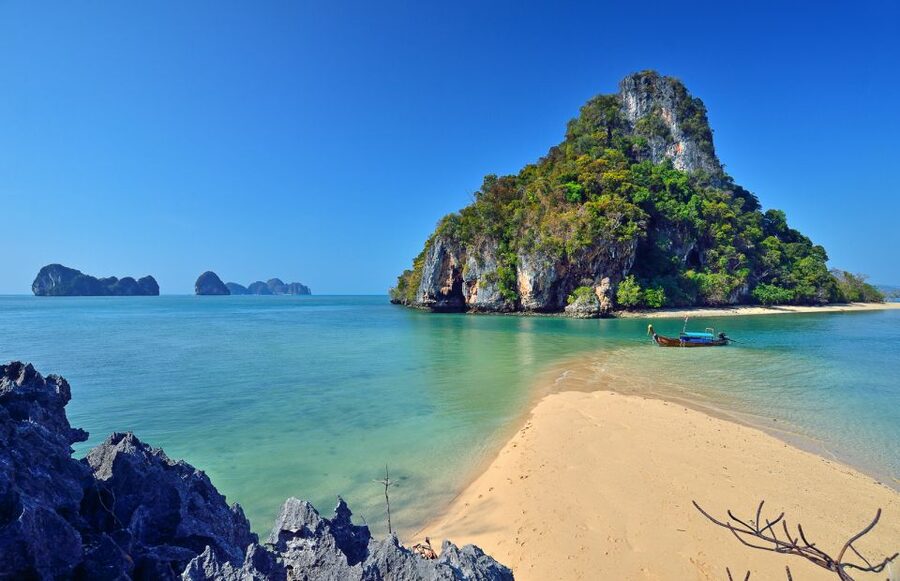 Krabi: Hong Islands Snorkeling with Lunch by Longtail Boat - Lunch on the beach: simple food, strong views
