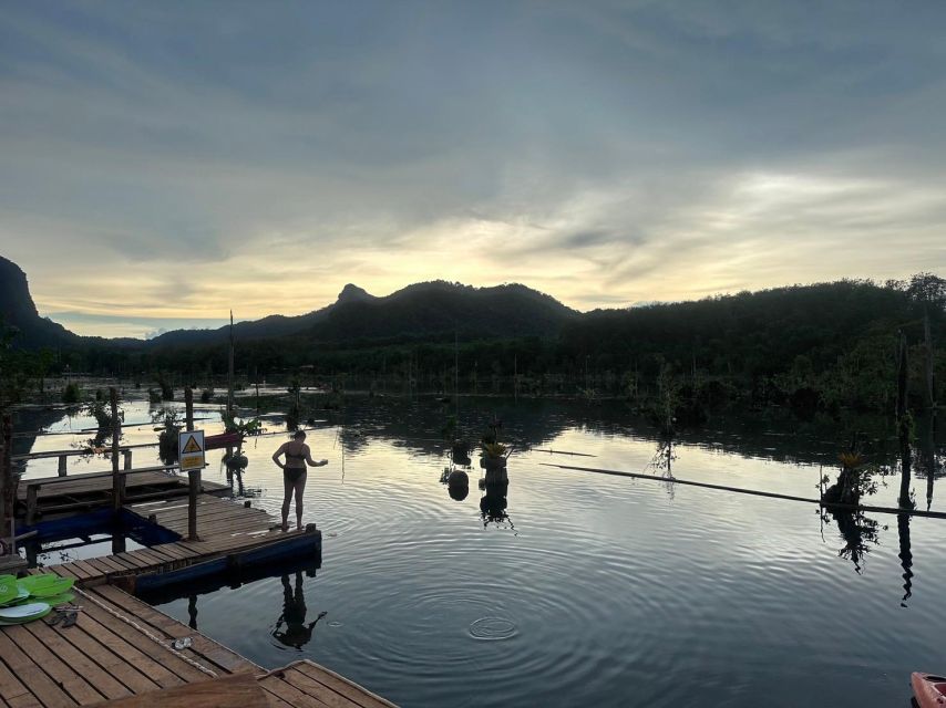 Krabi: Klong Root Kayaking Viewpoint,Fish Feeding and more - Fish feeding at the pier and the fruit break that actually helps