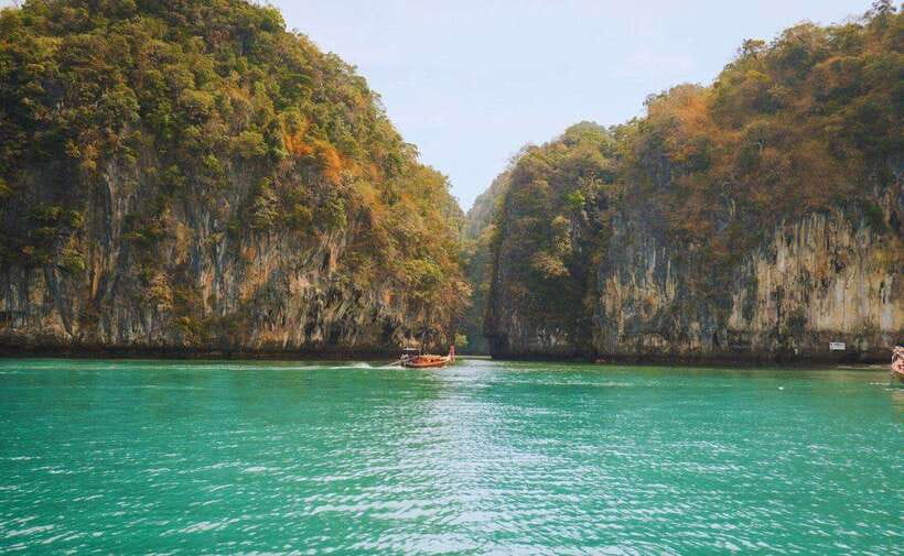 Krabi: Koh Hong Small Group Tour by Luxury Longtail Boat - Why Koh Hong on a luxury longtail boat feels different from big tours