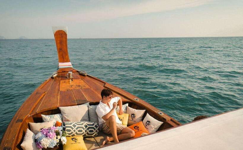 Krabi: Koh Hong Small Group Tour by Luxury Longtail Boat - Hong Lagoon: the emerald water, the cliff backdrop, and the tide reality