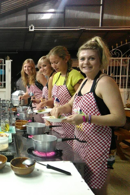 Krabi: Morning or Afternoon Culinary Adventure at Smart Cook - Should you book Smart Cook for a morning or afternoon session?