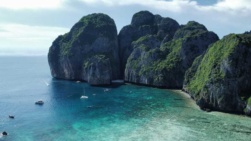 Krabi: Phi Phi and 4 Islands with Snorkeling by Speed Boat - Phi Phi Don lunch and the market break: where the day gets real