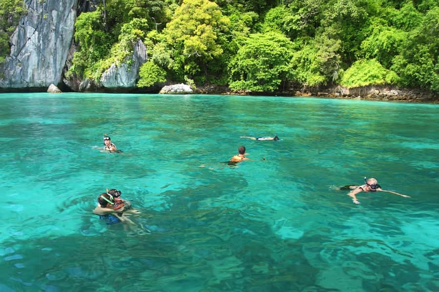 Krabi: Phi Phi Island Sunset Maya Bay and Four Islands Tour - Loh Samah Bay to Maya Bay: the wooden trail experience