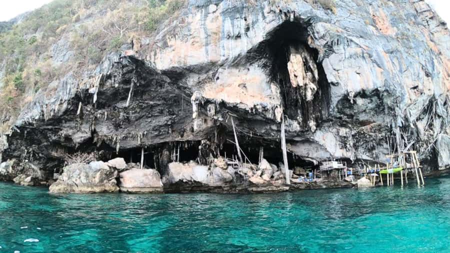 Krabi: Phi Phi Islands Full-Day Private Speedboat Charter - Lunch on Ko Phi Phi Don: a break that keeps the day on track