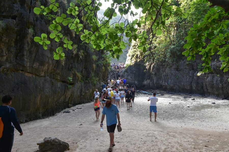 Krabi: Phi Phi Islands & Maya Bay Speedboat Tour with Lunch - Phi Phi Islands stop: Loh Samah Bay walk and the quick transition