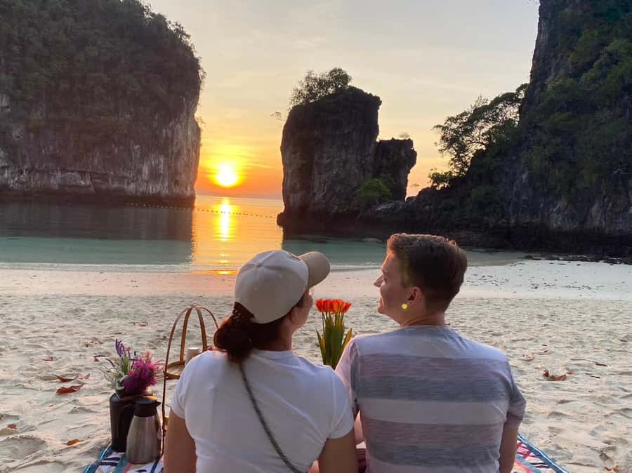 Krabi: Private Luxury Boat to Hong Islands Sunrise & Picnic - Key highlights I’d plan around