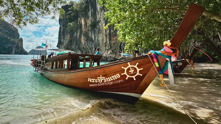 Krabi: Private Luxury Boat to Hong Islands Sunrise & Picnic - Getting to the islands: the early morning logistics