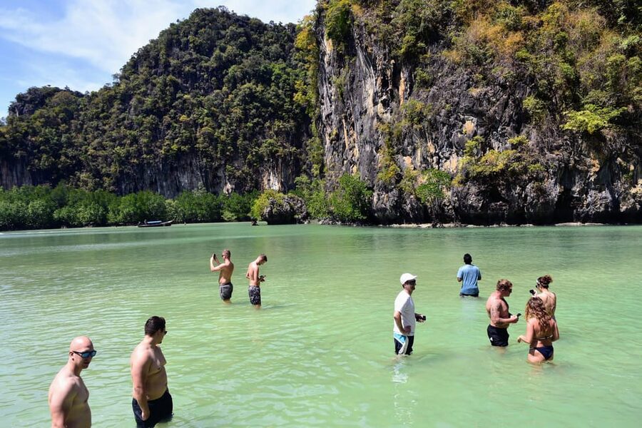 Krabi's Hong Island Speed Boat Blast with 360° Viewpoint - Ko Lao Lading: rock formations, caves, and short swims