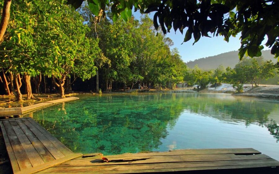 Krabi: Tiger Cave, Hot Springs and Emerald Pool Jungle Tour - Weather, tides, and how to keep your day on track