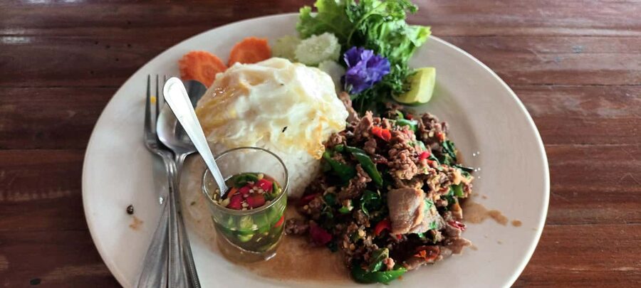 Krabi: Traditional Thai Cooking Class with Expert Cook - The 4-course meal: fresh plates, not waiting all night