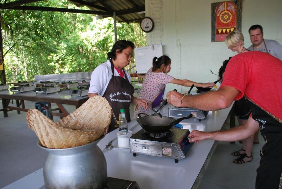 Krabi: Ya's Cookery Late Afternoon Thai Cooking Class - How the Class Starts: Fresh Ingredients and Flavor Basics