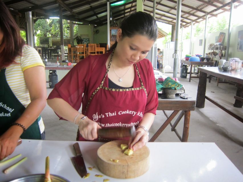 Krabi: Ya's Cookery Late Afternoon Thai Cooking Class - Instruction in English and Thai: How Learning Feels During the Session