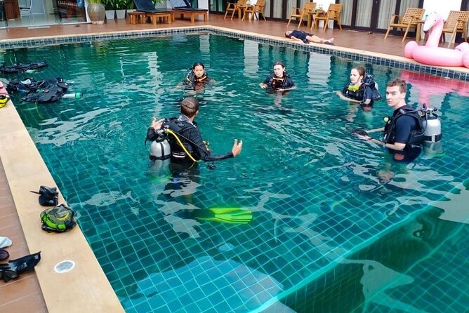 La Bombona Diving Koh Tao Open Water Course - Gear and safety: quality equipment set up before you get in