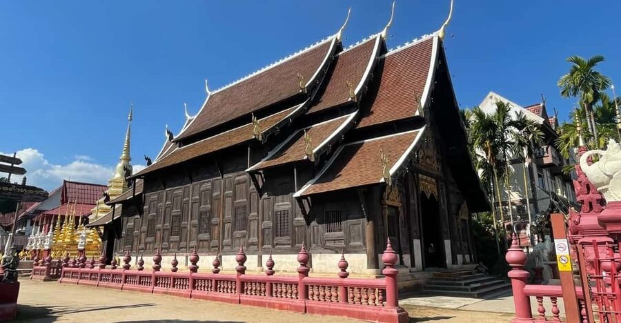 Lanna Heritage Walking Tour: A Journey Through History - Three Kings Monument and the moat: how the city protected itself