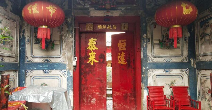 Local Life, Culture & Food Walking Tour at Chinatown - Odeon Circle stories, old architecture, and what you’re really looking at