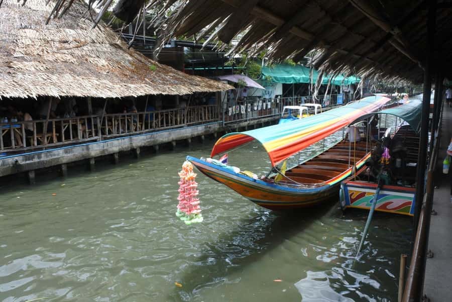 Local Weekend Markets: Khlong Lat Mayom & Chatuchak Tour - Or Tor Kor Market: Premium Produce, Spices, and Curry Paste Shopping