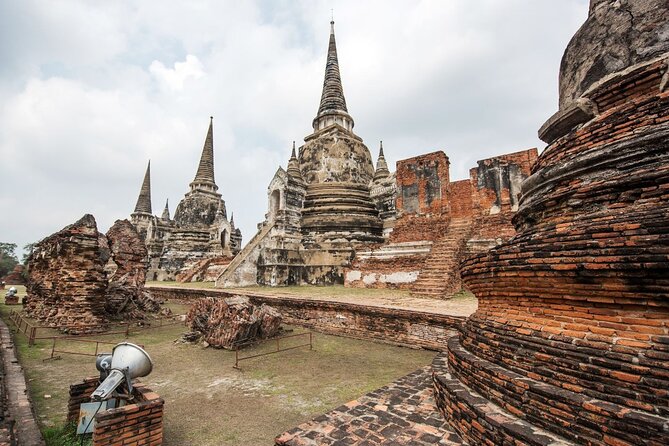 Lopburi Monkey Temple & Ayutthaya Old City Tour From Bangkok - Wat Phra Sri Sanphet: restored chedis and royal ashes