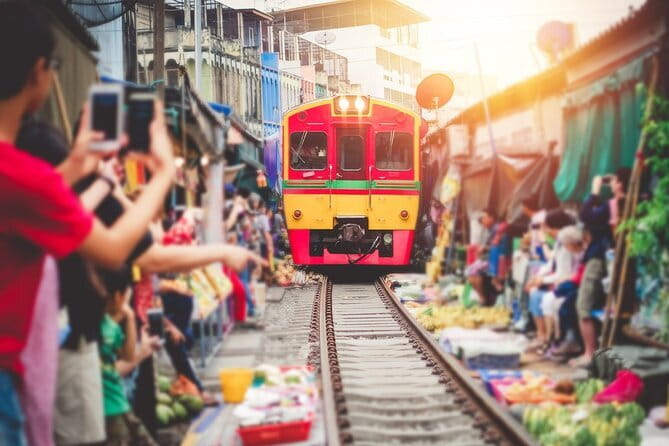 Maeklong Railway and Damnoen Saduak Floating Market Tour - Setting Off from Bangkok at 7:30, and Why the Timing Works