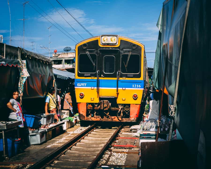 Mahachai & Maeklong Railway Market Day Tour From Bangkok - Third-class train from Wong Wiang Yai: wooden seats and countryside you can feel