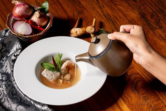 Manohra Cruise Luxury Dining - The set Thai menu: Mango Sticky Rice, Wagyu beef, Park Nahn Seafood