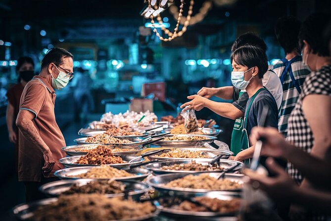 Northern Flavours Chiang Mai Food Tour with 15+ Tastings - Rod daeng rides and the rhythm of a four-hour street-food crawl