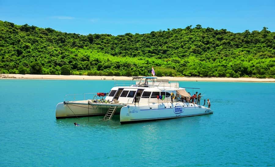 Pattaya: 3 Islands Catamaran Tour with Buffet Lunch - Lunch on the water: Thai buffet, fruit, and drinks that keep you going